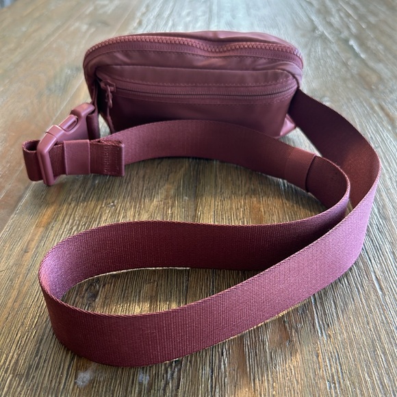 Pastel Pink Lululemon belt bag - Picture 2 of 5